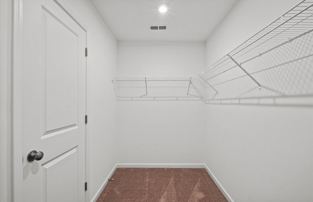 Image 9 of property listing at 883 Meadowbrook Lane, Summerville, SC 29486