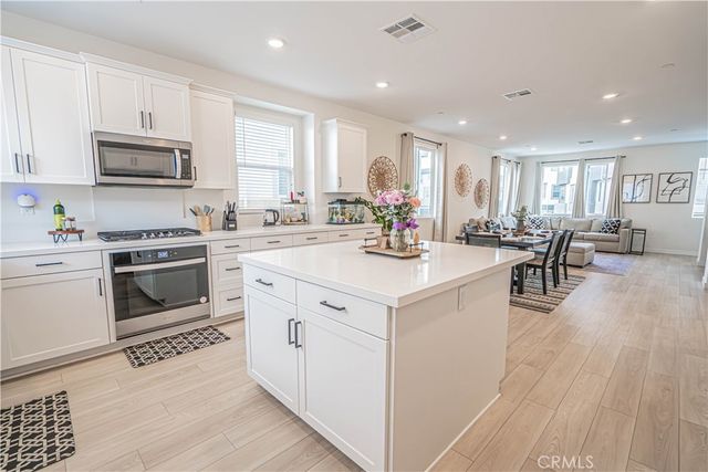 27154 Valley Oak Place, Valencia, CA 91381