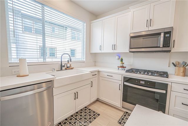 27154 Valley Oak Place, Valencia, CA 91381