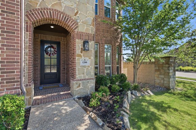 1200 Grant Avenue, Lantana, TX 76226