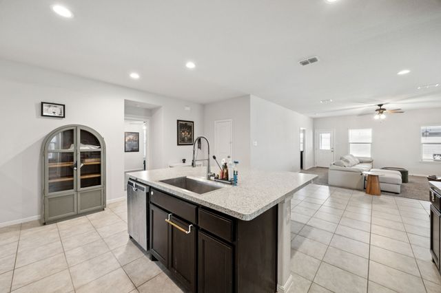 1148 Loomis Trail, Justin, TX 76247