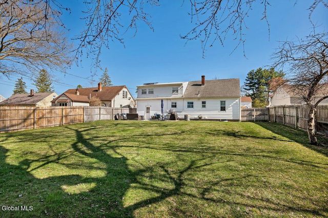 1022 Day Road, Rotterdam, NY 12303