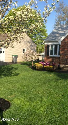 1022 Day Road, Rotterdam, NY 12303