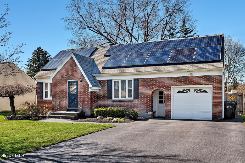 1022 Day Road, Rotterdam, NY 12303