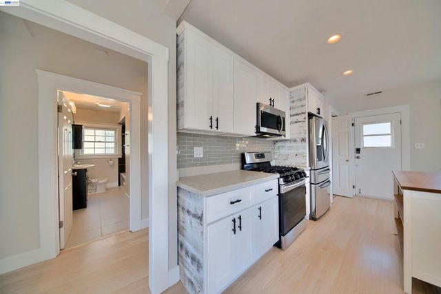 5706 Brookdale Ave, Oakland, CA 94605