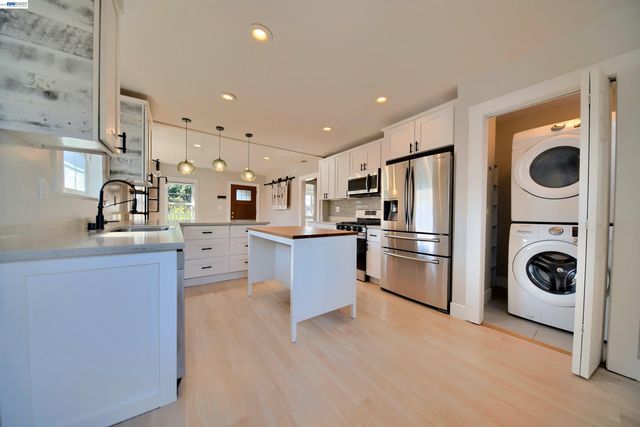 5706 Brookdale Ave, Oakland, CA 94605