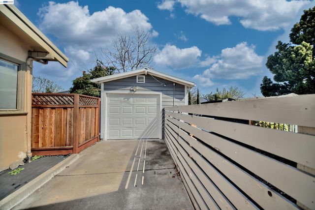 5706 Brookdale Ave, Oakland, CA 94605