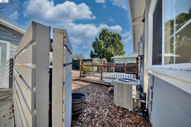 5706 Brookdale Ave, Oakland, CA 94605