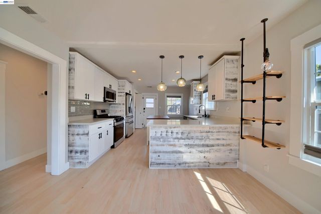 5706 Brookdale Ave, Oakland, CA 94605