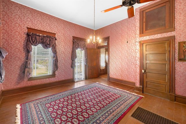 311 E Colorado Street, La Grange, TX 78945
