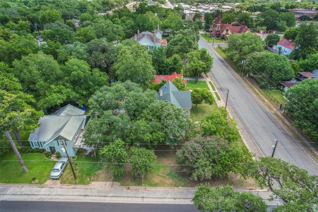 311 E Colorado Street, La Grange, TX 78945