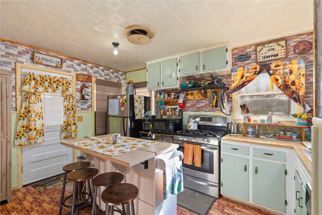 915 S Neches Street, Coleman, TX 76834