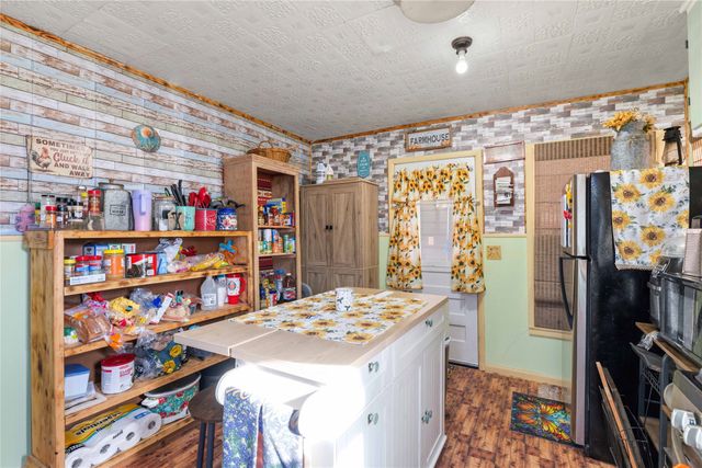 915 S Neches Street, Coleman, TX 76834