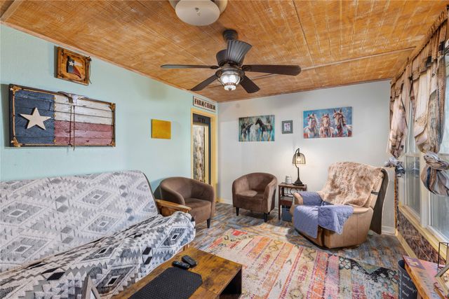 915 S Neches Street, Coleman, TX 76834