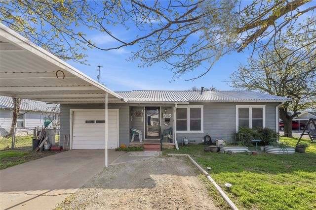 915 S Neches Street, Coleman, TX 76834