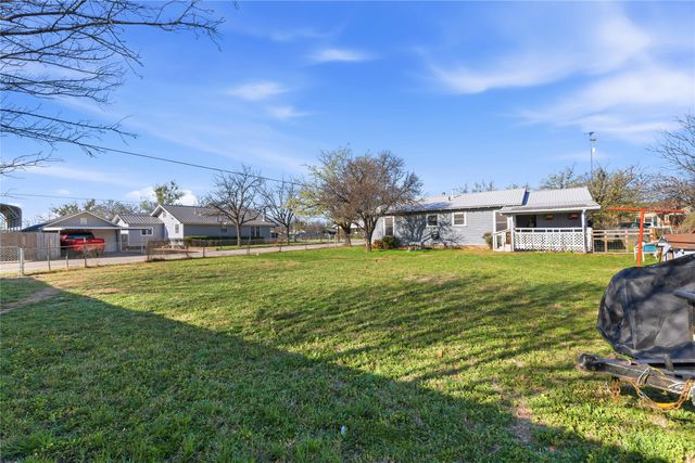 915 S Neches Street, Coleman, TX 76834