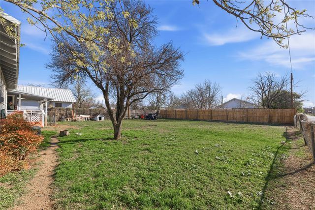 915 S Neches Street, Coleman, TX 76834