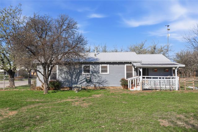 915 S Neches Street, Coleman, TX 76834