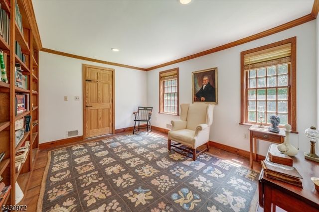 1 Canoe Ln, Roseland Boro, NJ 07068