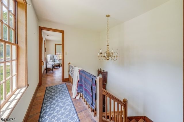 1 Canoe Ln, Roseland Boro, NJ 07068