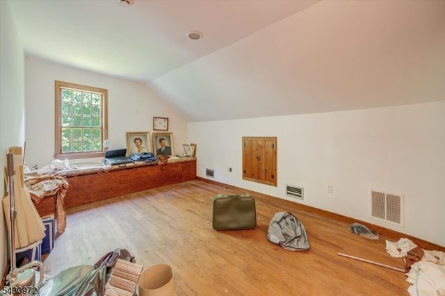1 Canoe Ln, Roseland Boro, NJ 07068