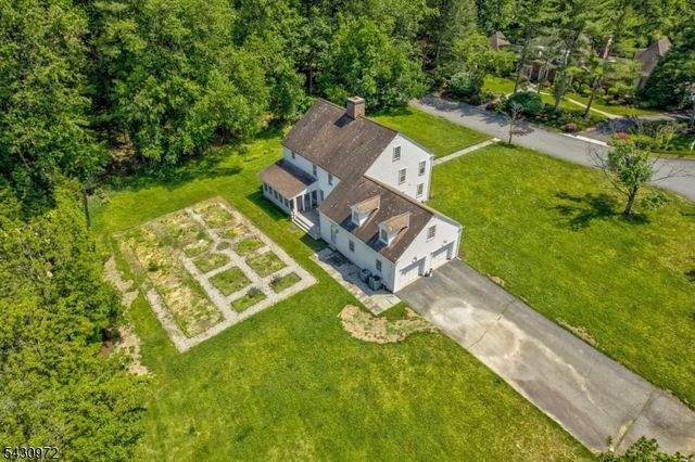 1 Canoe Ln, Roseland Boro, NJ 07068