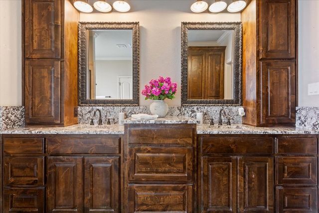 358 Sunland Park, Robinson, TX 76706