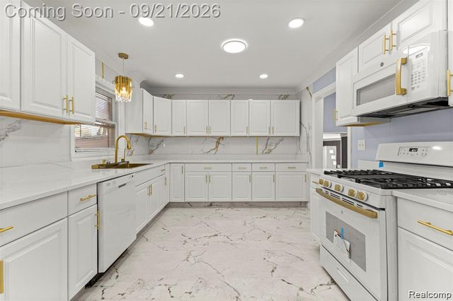 35408 Farragut Avenue, Westland, MI 48186