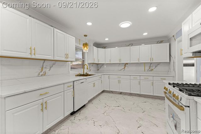 35408 Farragut Avenue, Westland, MI 48186