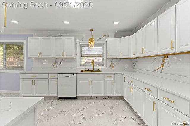 35408 Farragut Avenue, Westland, MI 48186