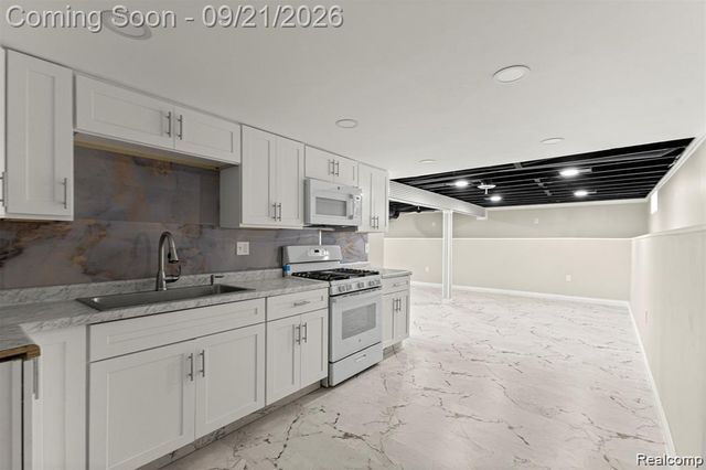 35408 Farragut Avenue, Westland, MI 48186