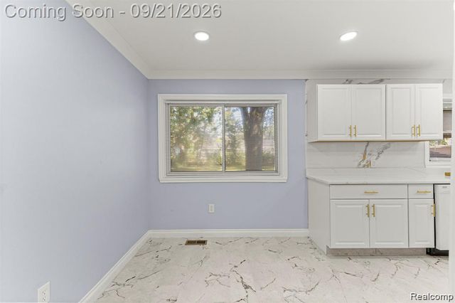 35408 Farragut Avenue, Westland, MI 48186