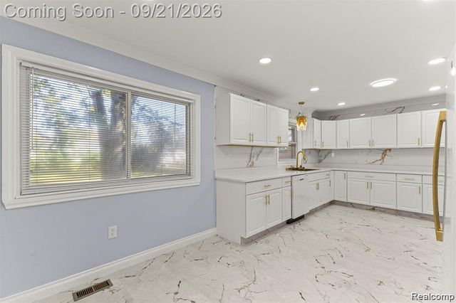 35408 Farragut Avenue, Westland, MI 48186