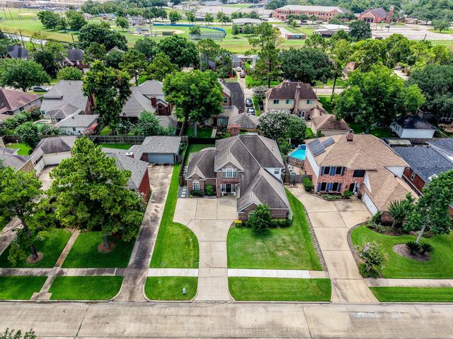 118 Mill Trail Drive, Sugar Land, TX 77498