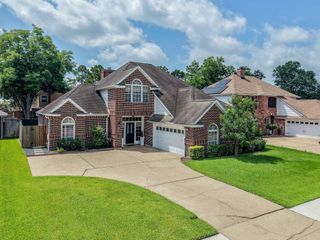 118 Mill Trail Drive, Sugar Land, TX 77498