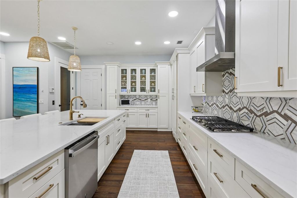 Image 22 of property listing at 8410 KENAVIS PLACE, Odessa, FL 33556