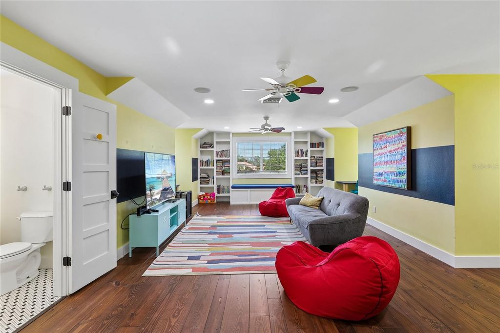 Image 39 of property listing at 8410 KENAVIS PLACE, Odessa, FL 33556