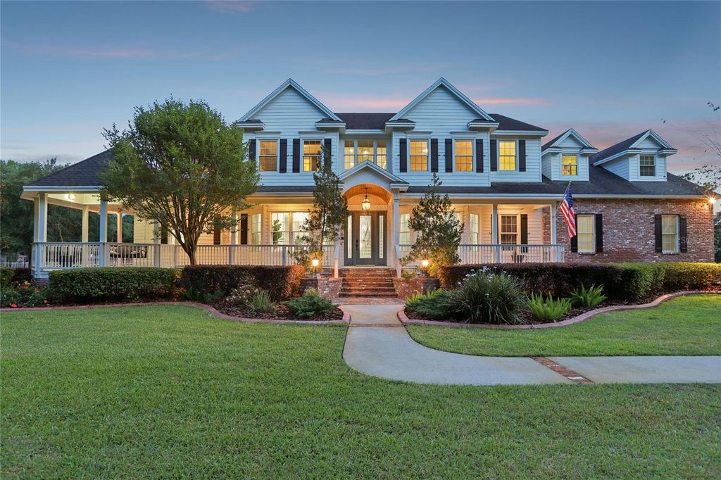 Image 5 of property listing at 8410 KENAVIS PLACE, Odessa, FL 33556