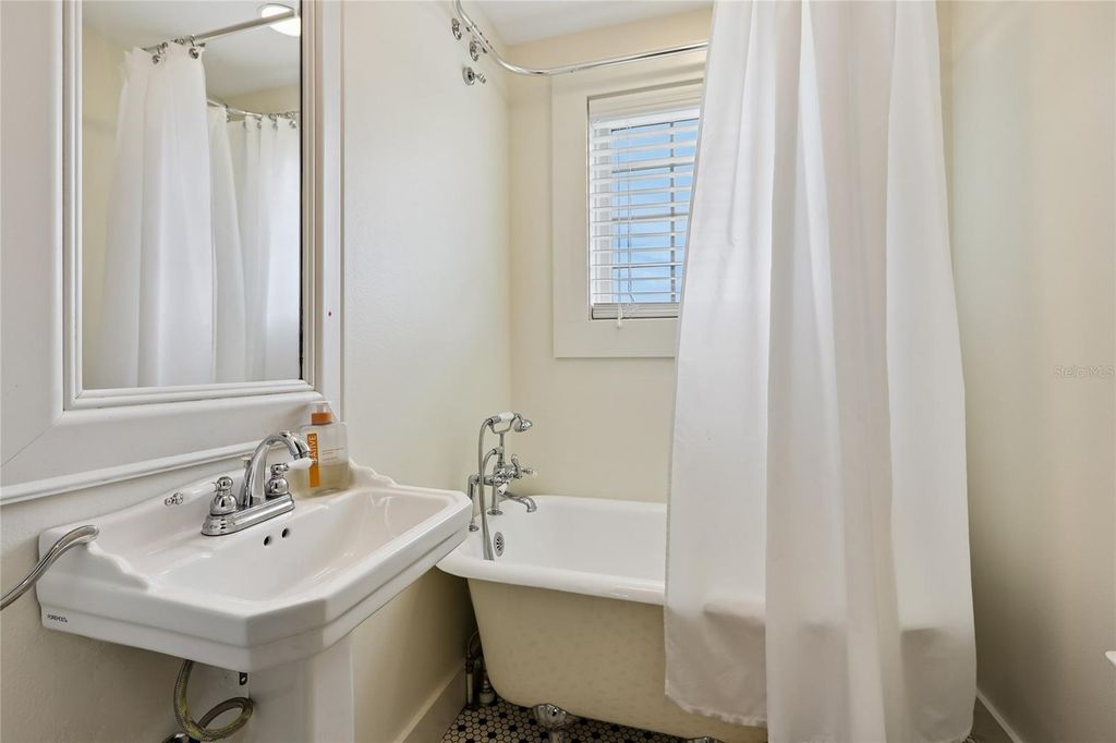 Image 42 of property listing at 8410 KENAVIS PLACE, Odessa, FL 33556