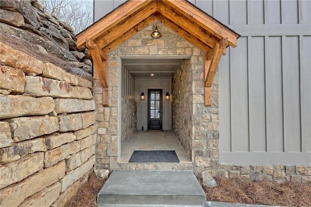 416 Winding View, Clayton, GA 30525