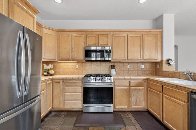 730 Calais Drive, Hollister, CA 95023