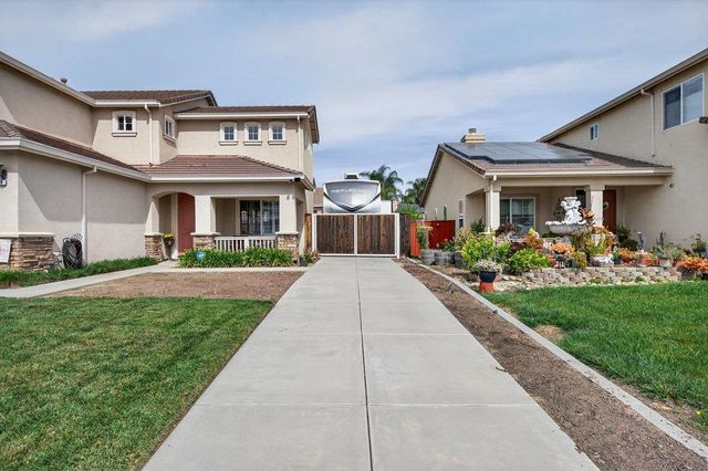 730 Calais Drive, Hollister, CA 95023