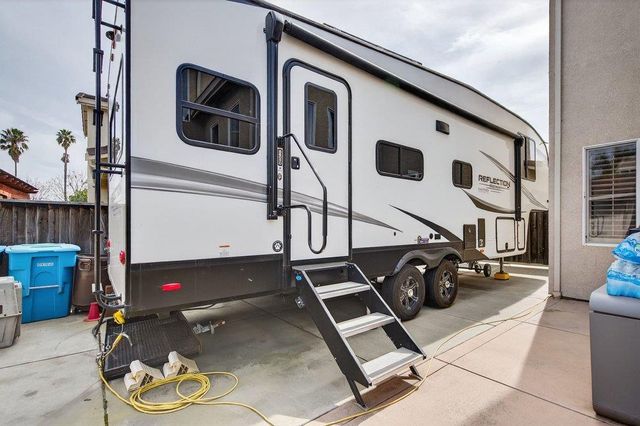 730 Calais Drive, Hollister, CA 95023