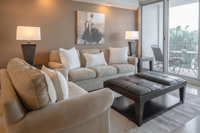 521 N Riverside Drive 208, Pompano Beach, FL 33062