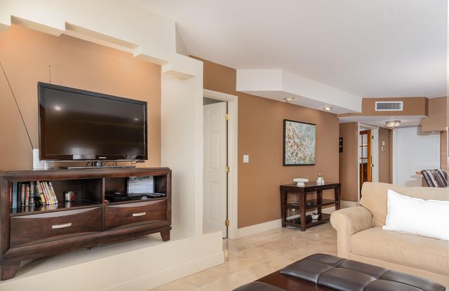 521 N Riverside Drive 208, Pompano Beach, FL 33062