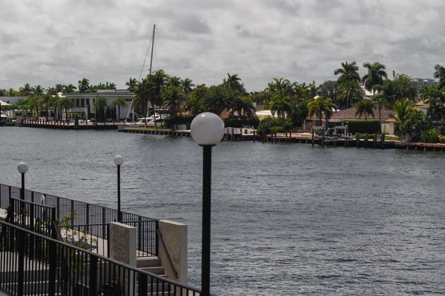 521 N Riverside Drive 208, Pompano Beach, FL 33062