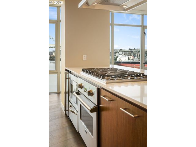 1310 Nw NAITO Pkwy 901A, Portland, OR 97209