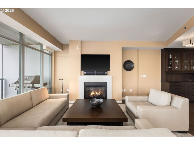 1310 Nw NAITO Pkwy 901A, Portland, OR 97209