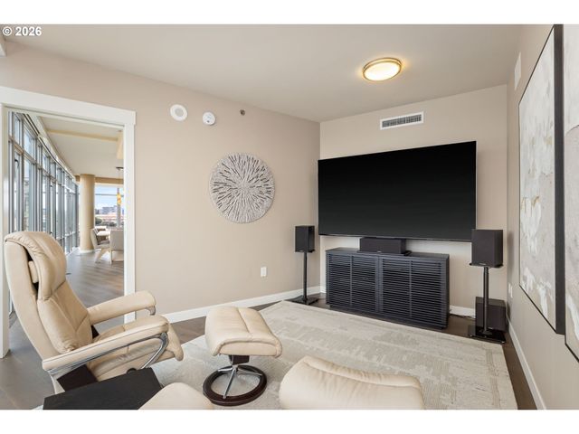 1310 Nw NAITO Pkwy 901A, Portland, OR 97209