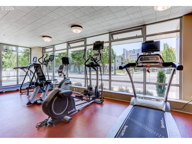 1310 Nw NAITO Pkwy 901A, Portland, OR 97209